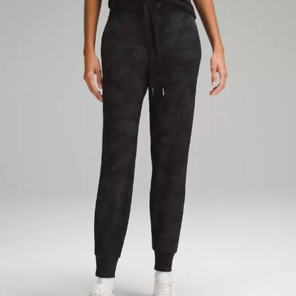 Women's Size 2 Lululemon Ready to Rulu High Rise Jogger, Full Length, Black Camo - Picture 1 of 7